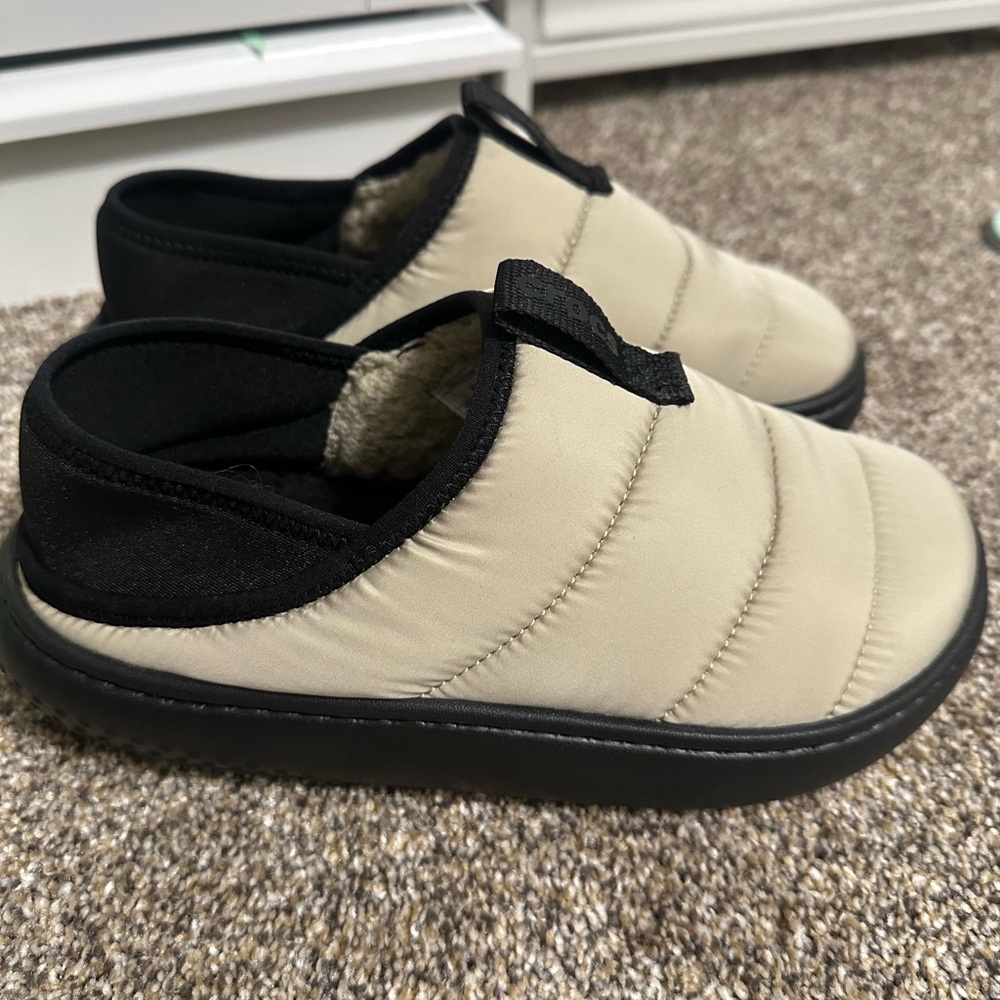 CROCS Kids Slippers in Black and Cream - Picture 2 of 4